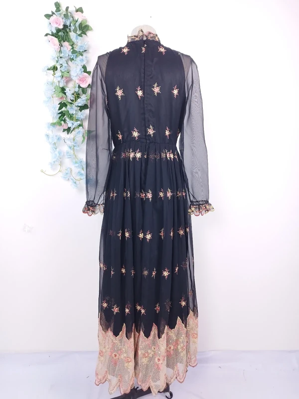 Black embroidered maxi dress — Vintage 80s 90s high neck gala