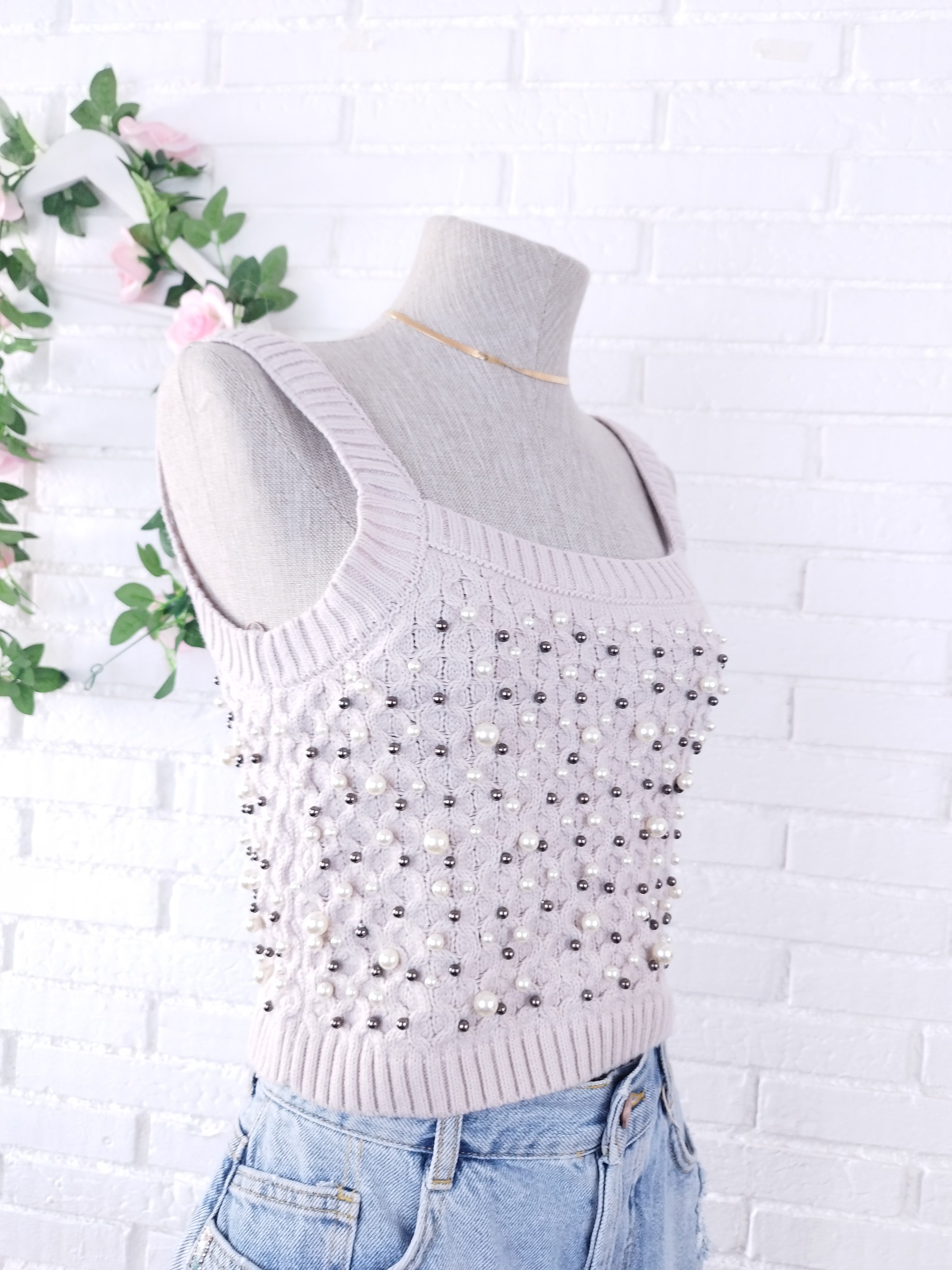 Kombiniert mit ZARA-Cardigan + Top-Punto Trenzado con Perlas