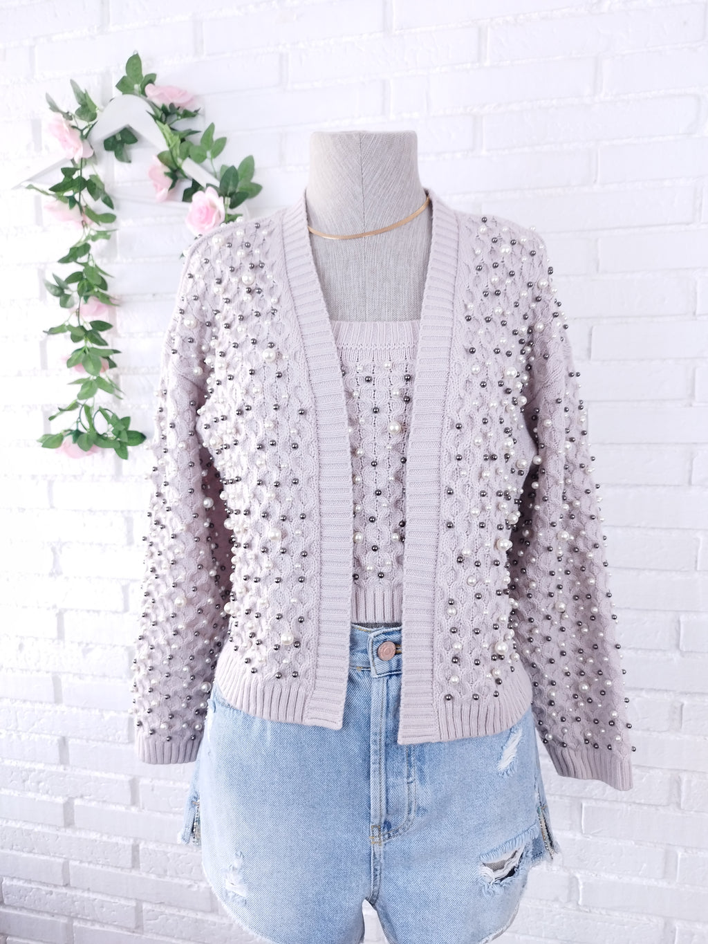 Kombiniert mit ZARA-Cardigan + Top-Punto Trenzado con Perlas