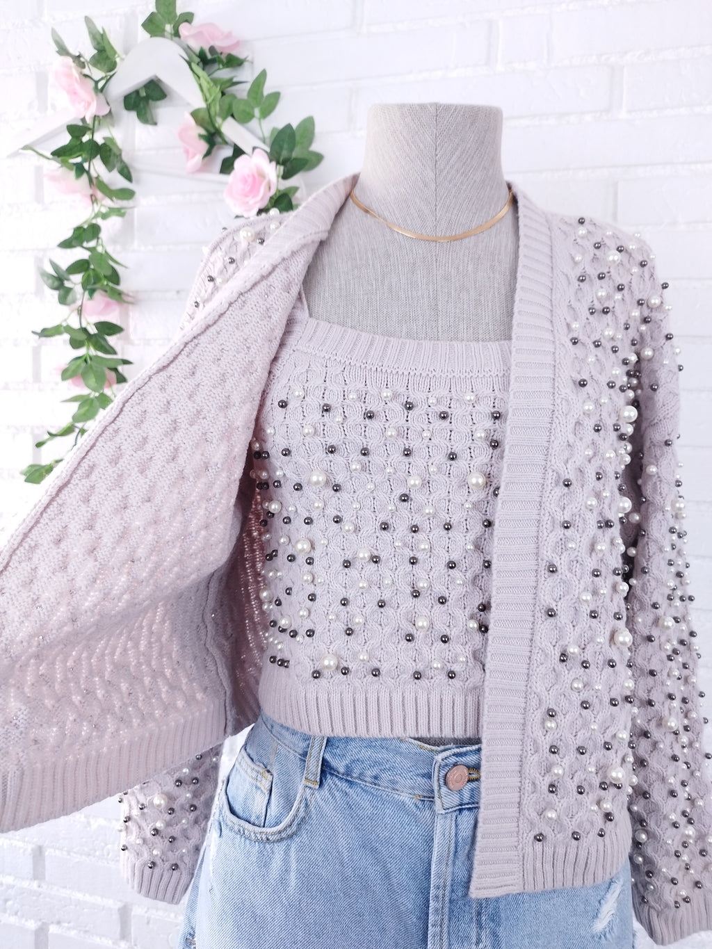 Kombiniert mit ZARA-Cardigan + Top-Punto Trenzado con Perlas