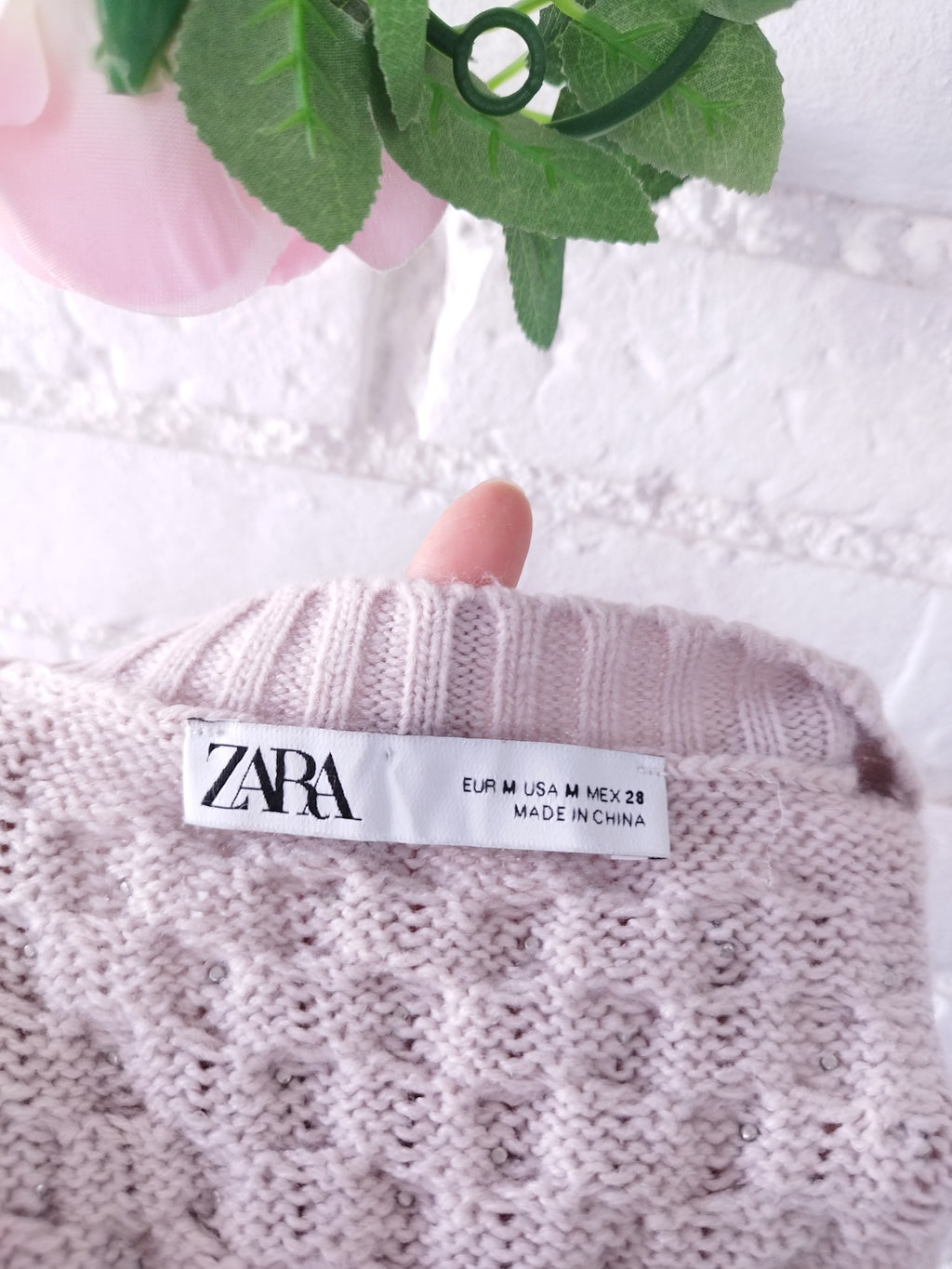 Kombiniert mit ZARA-Cardigan + Top-Punto Trenzado con Perlas
