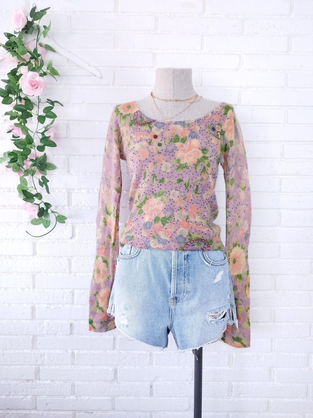 Vintage Mohairpullover mit Blumenmuster aus den 90er-Jahren – Schurwolle, V-Ausschnitt, taillierter Schnitt &amp; exzellenter Zustand
