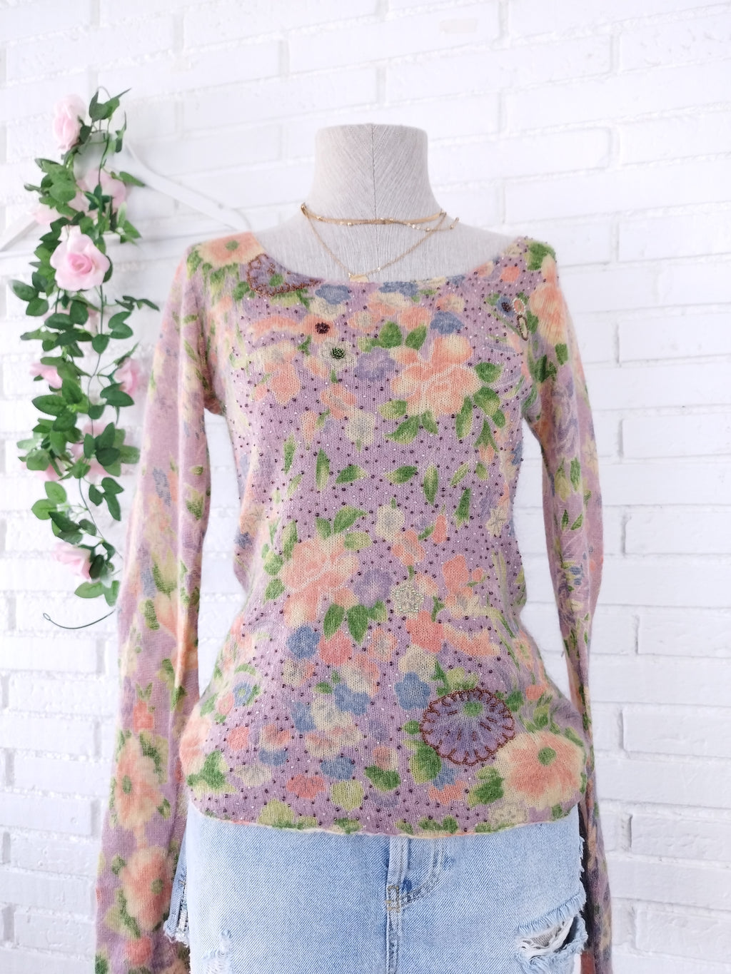 Vintage Mohairpullover mit Blumenmuster aus den 90er-Jahren – Schurwolle, V-Ausschnitt, taillierter Schnitt &amp; exzellenter Zustand