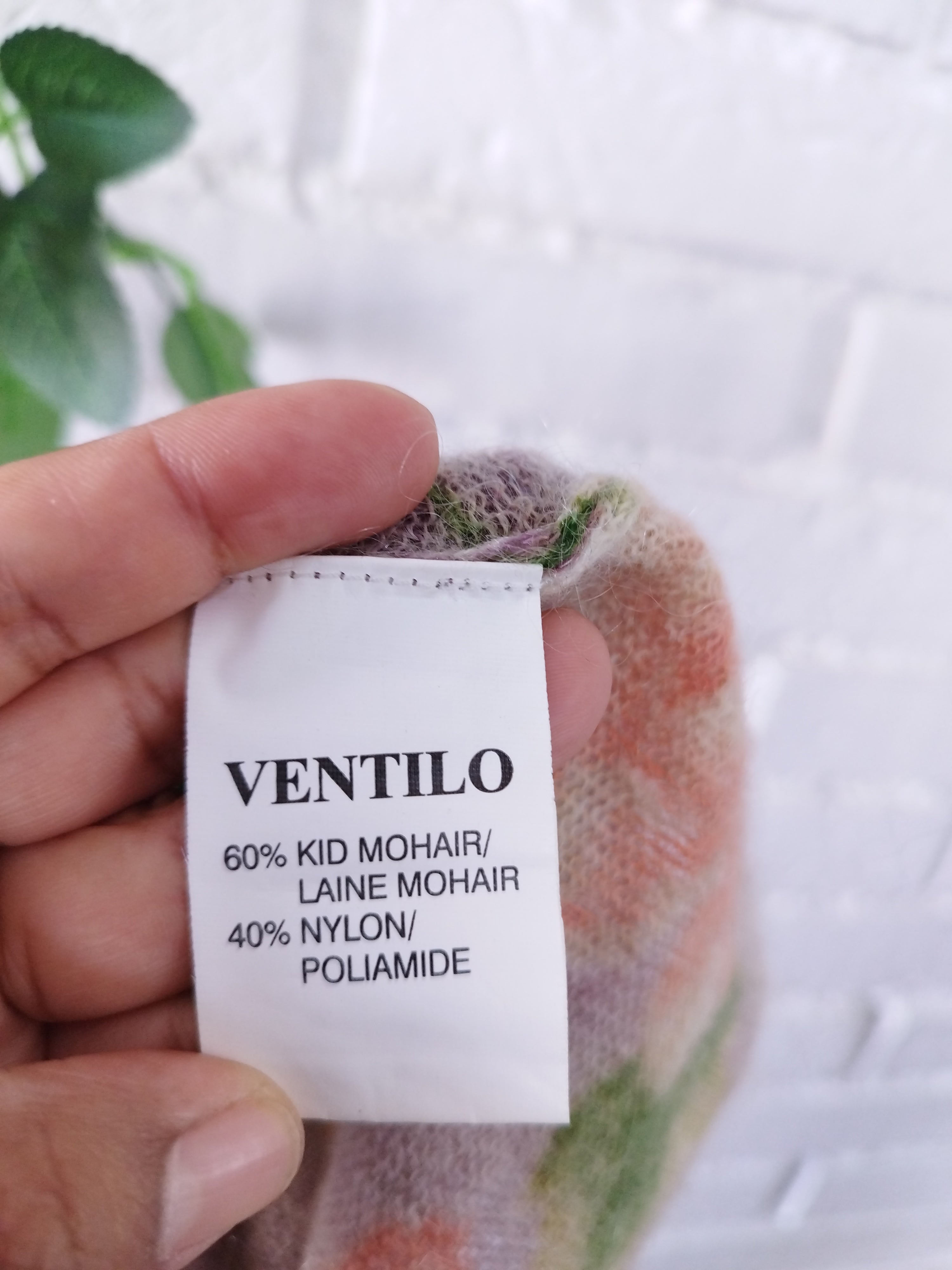 Vintage Mohairpullover mit Blumenmuster aus den 90er-Jahren – Schurwolle, V-Ausschnitt, taillierter Schnitt &amp; exzellenter Zustand