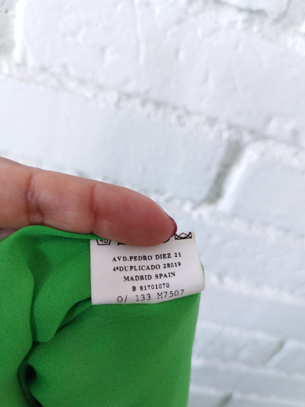 Vintage-Slipkleid aus den 90ern – grünes Blumenmuster, rosafarbene Pailletten &amp; lockere Passform