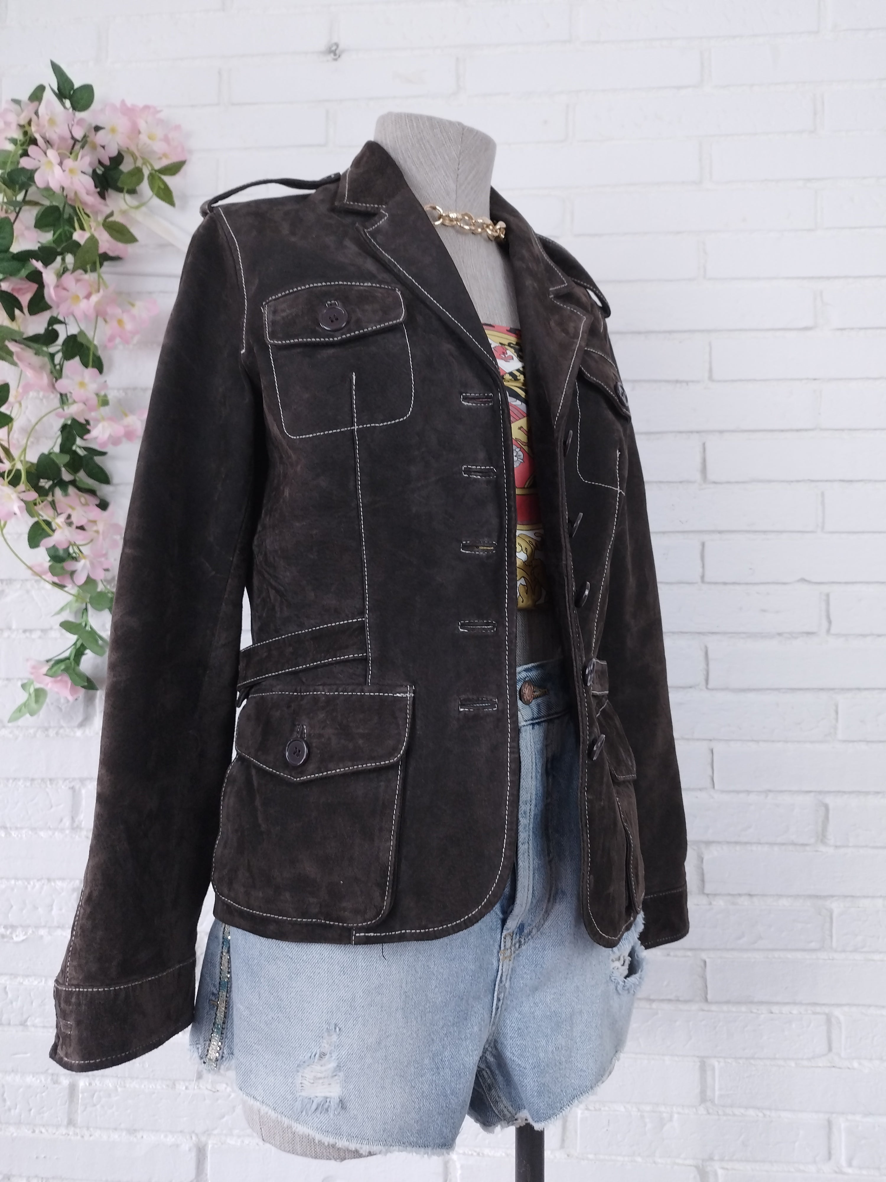 Vintage Wildlederblazer aus den 90er Jahren – Braunes Leder, weiße Nähte und 4 Taschen