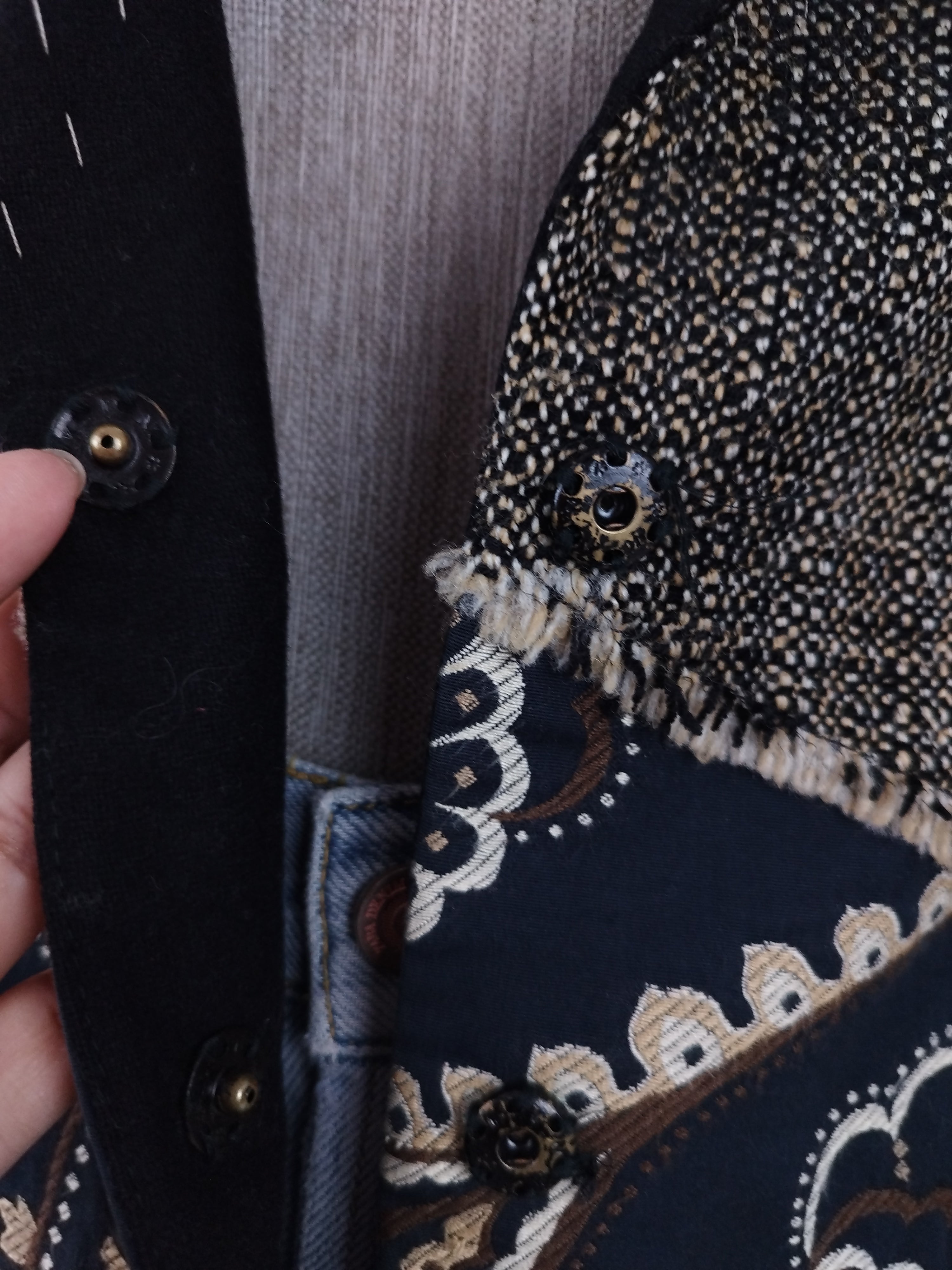 Vintage Y2K Patchwork-Blazer – Materialmix, Stickereien &amp; klassischer Schnitt