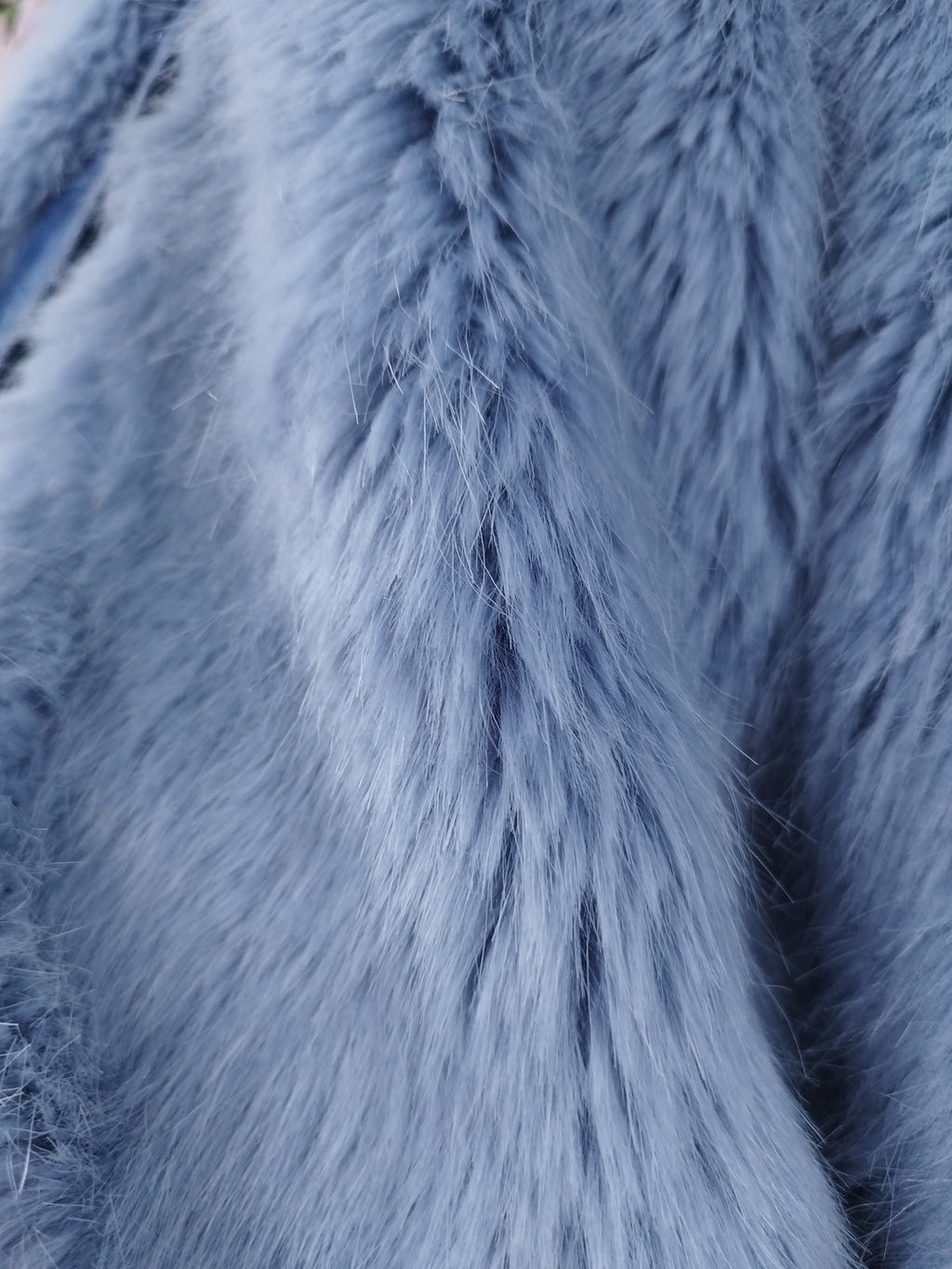 Vintage Jeansjacke aus den 2000er Jahren (Y2K) – Hellblaue Kunstpelzjacke im Streetstyle-Look – Upgrade für ein Basic-Outfit