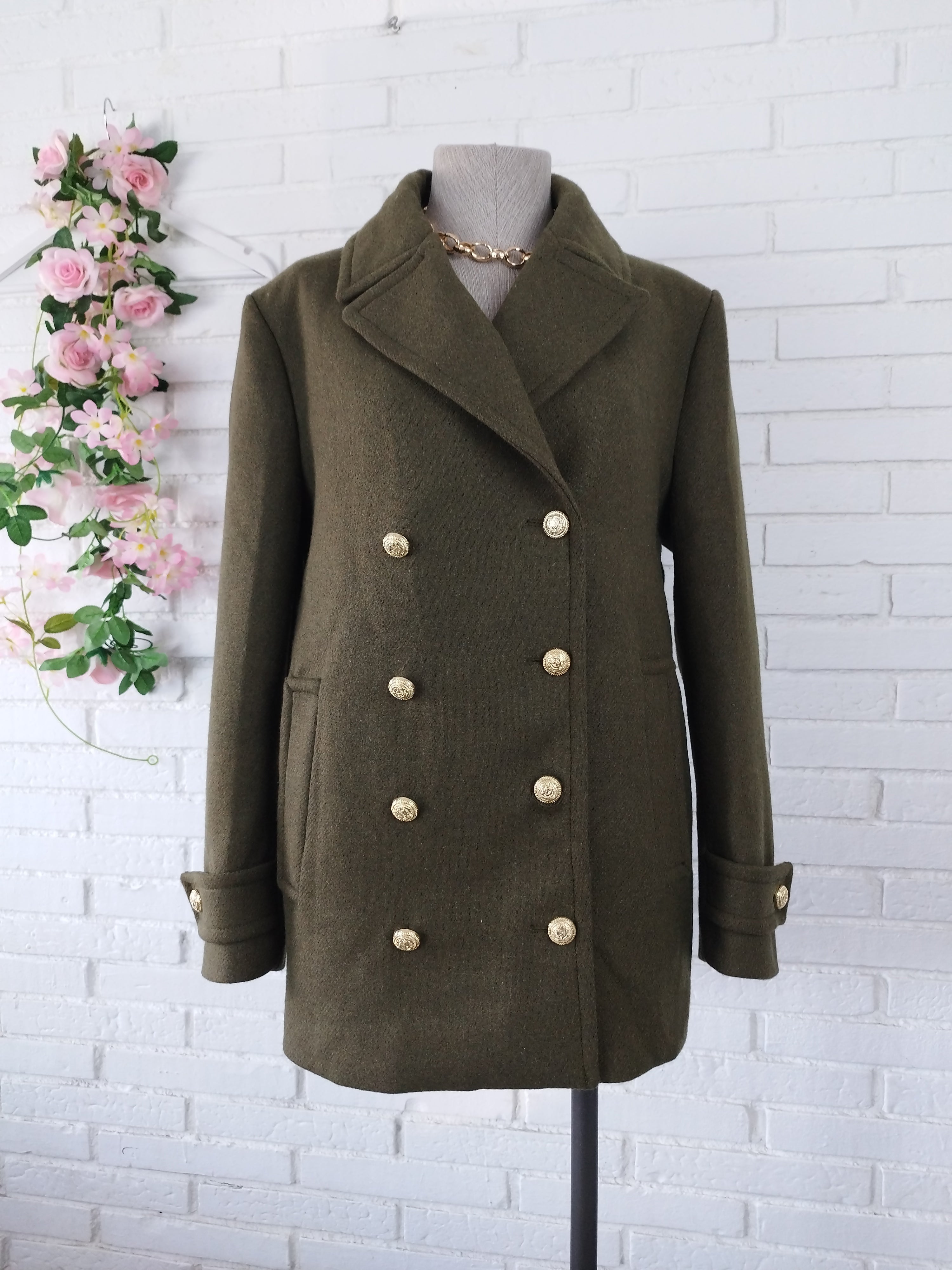 Abrigo ZARA Corto Lana Botones