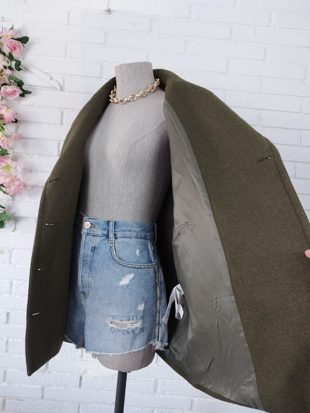 Abrigo ZARA Corto Lana Botones