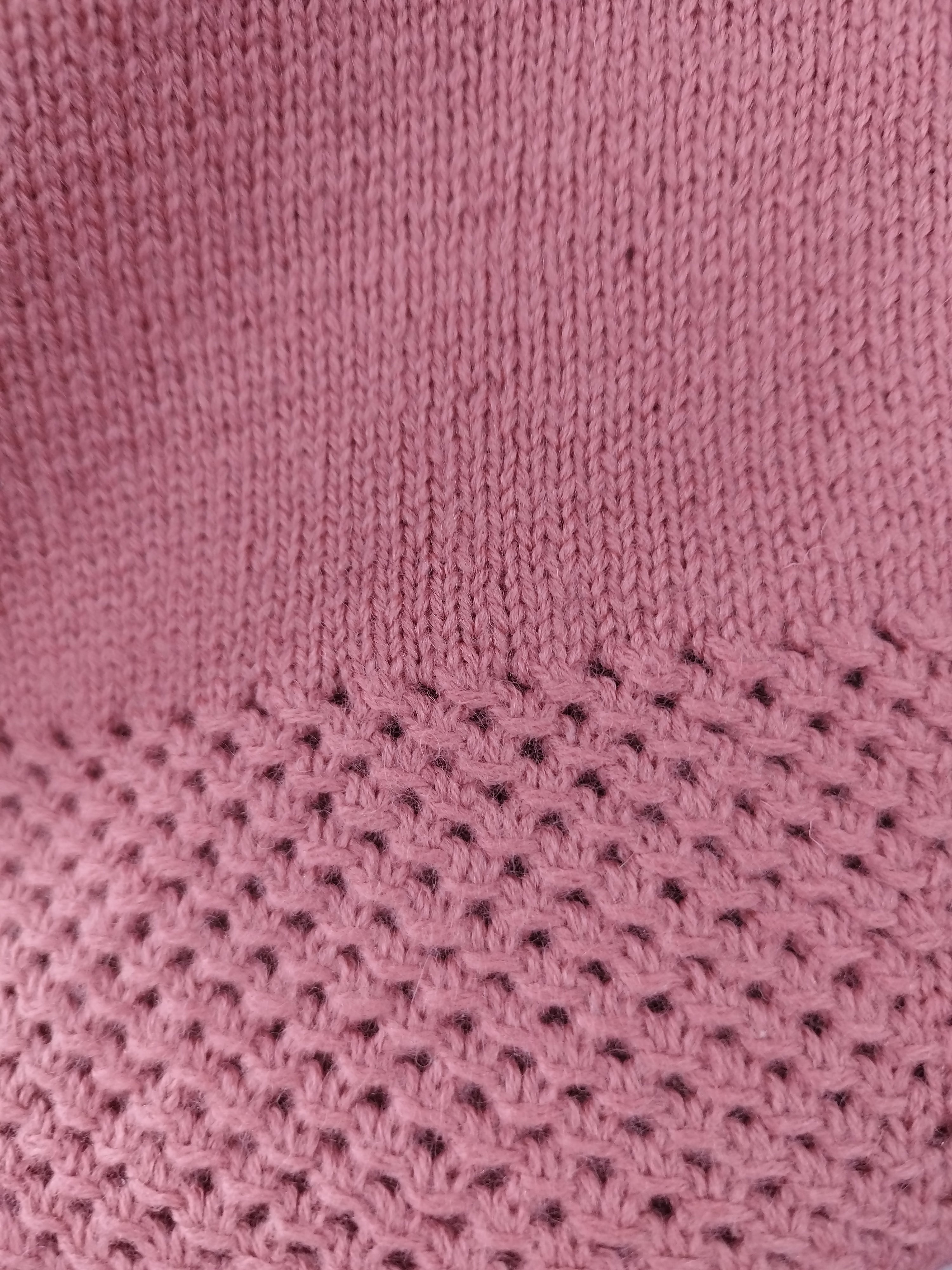 Vintage-Cardigan aus den 90er-Jahren in Rosa – V-Ausschnitt, Wollstrick, mittlere Textur