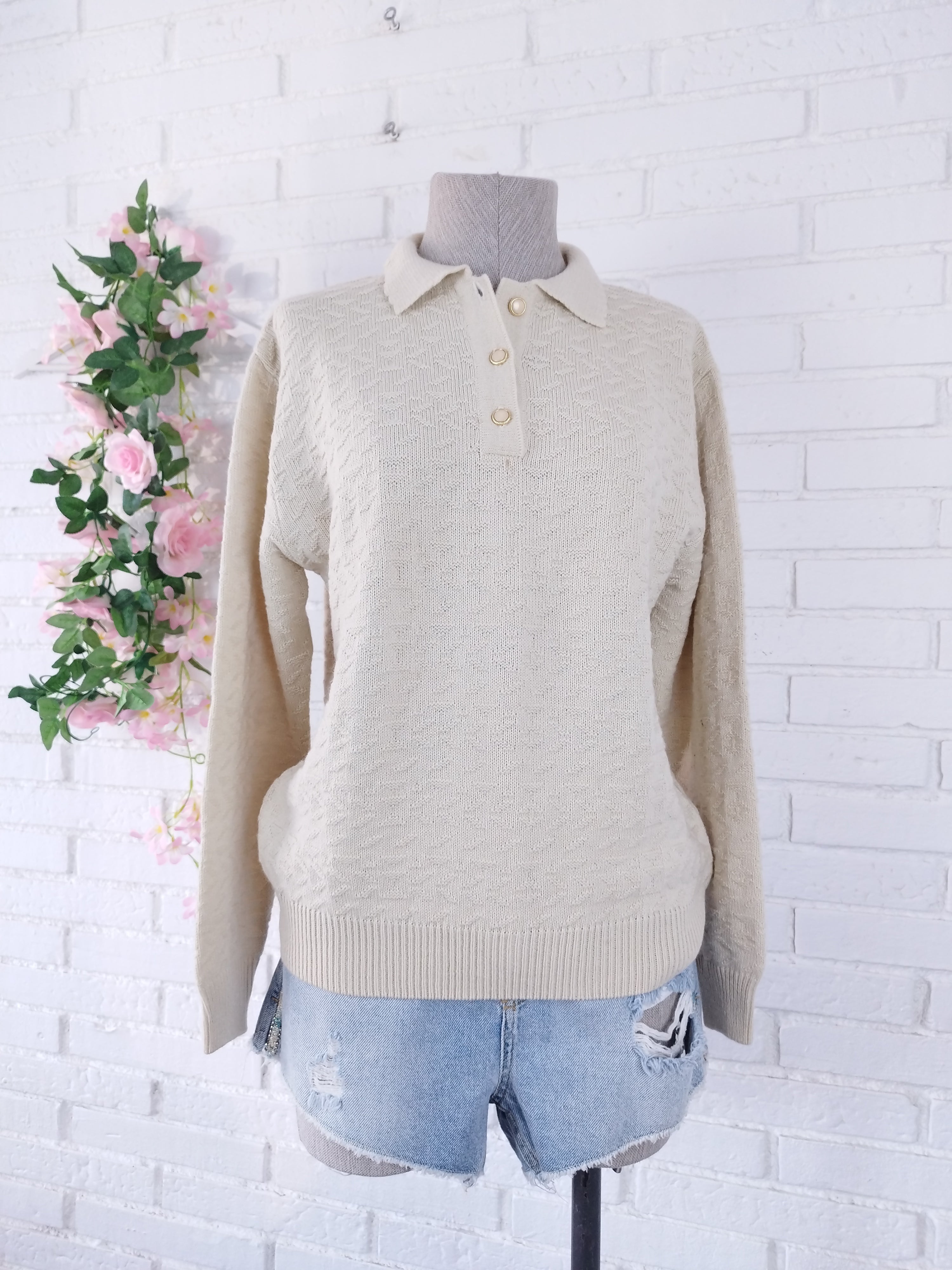Vintage-Jacquard-Strickpullover aus den 90er-Jahren – Polokragen, Knopfleiste, Beige