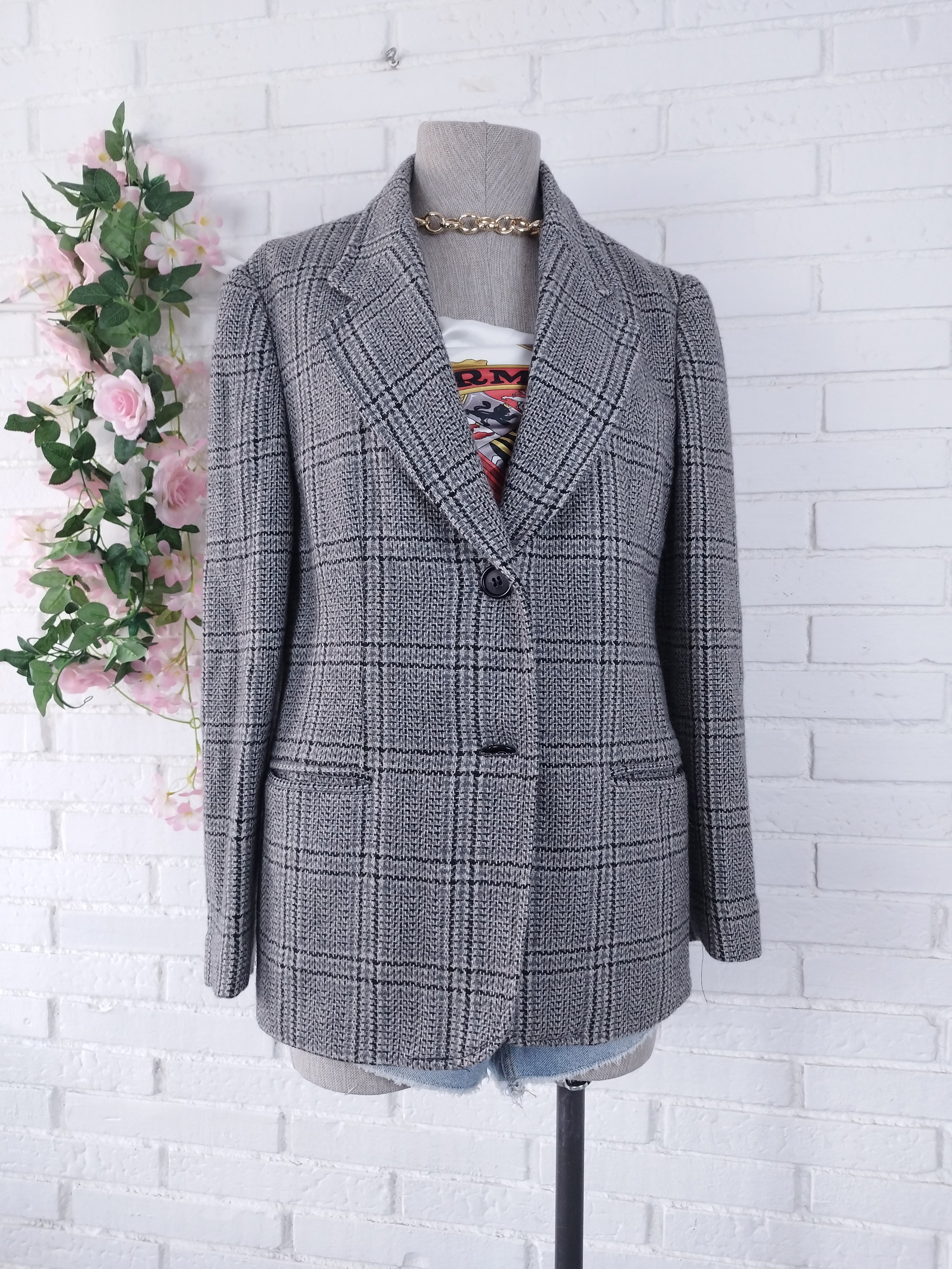 Vintage-Blazer aus Wollmischung aus den 90er-Jahren – Klassischer Winterschnitt &amp; graues Karomuster