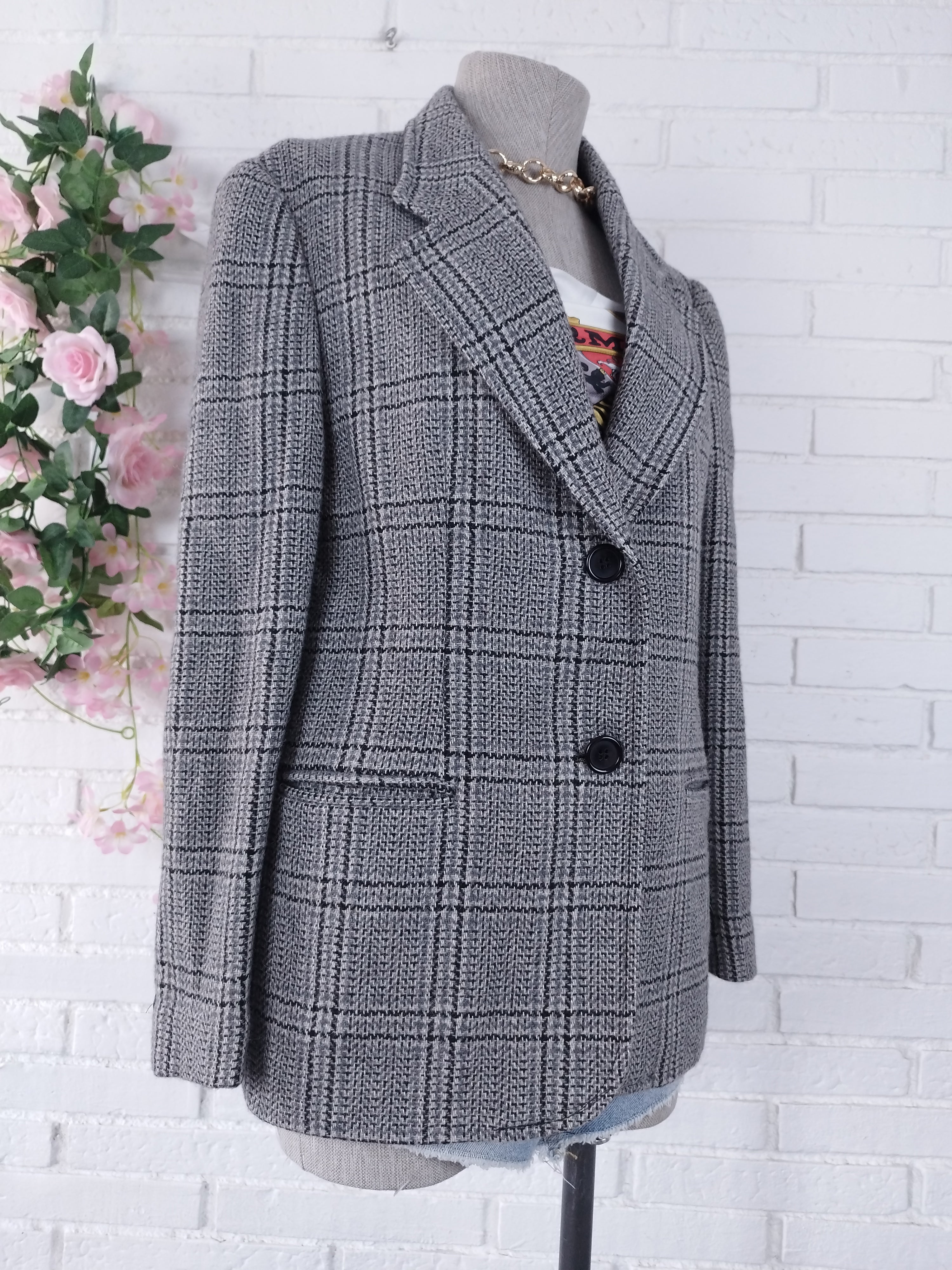Vintage-Blazer aus Wollmischung aus den 90er-Jahren – Klassischer Winterschnitt &amp; graues Karomuster