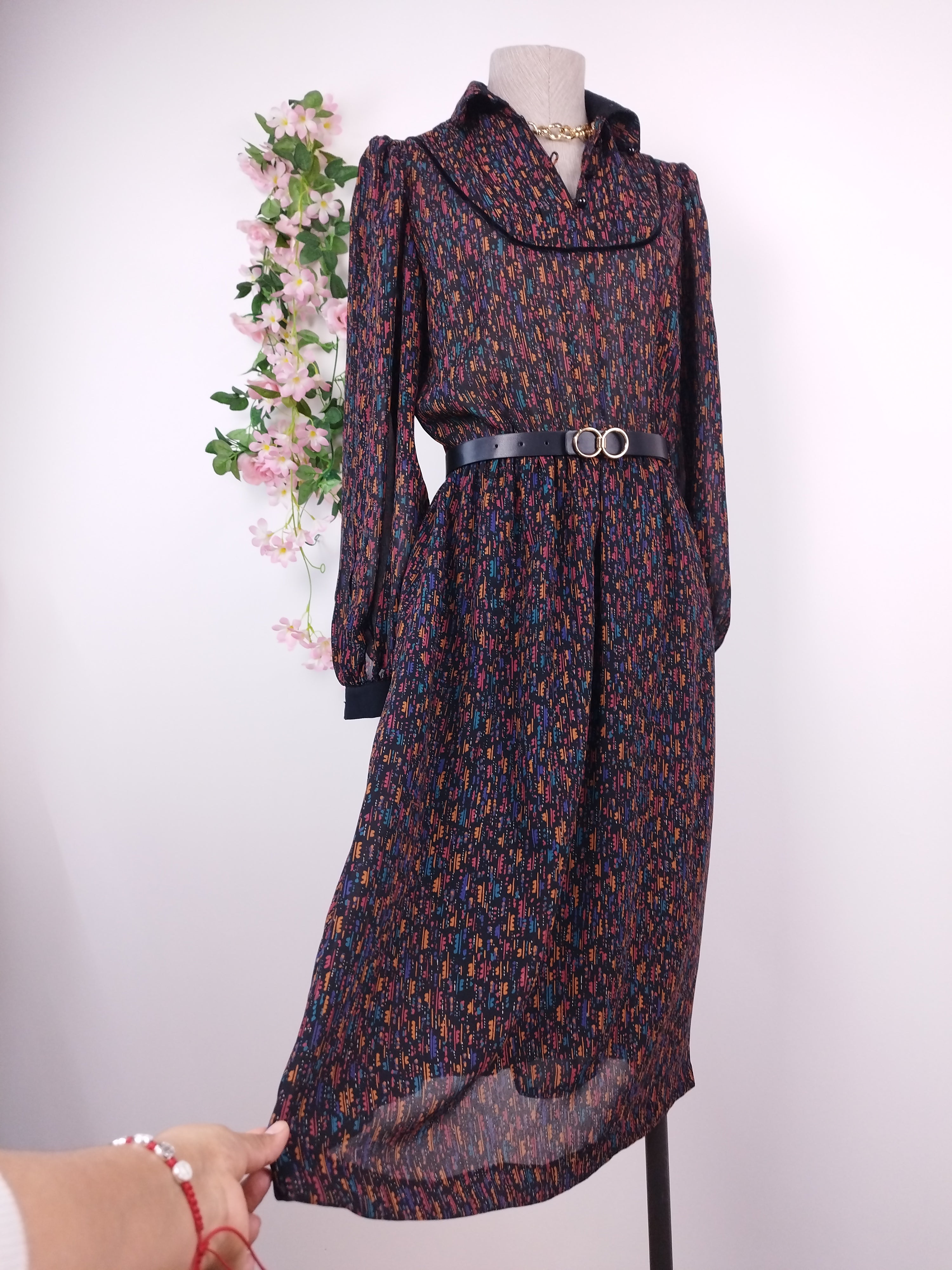 Vintage 80s Shirt Dress — Long Sleeves, Elastic Waist, Fluid Print & Excellent Condition