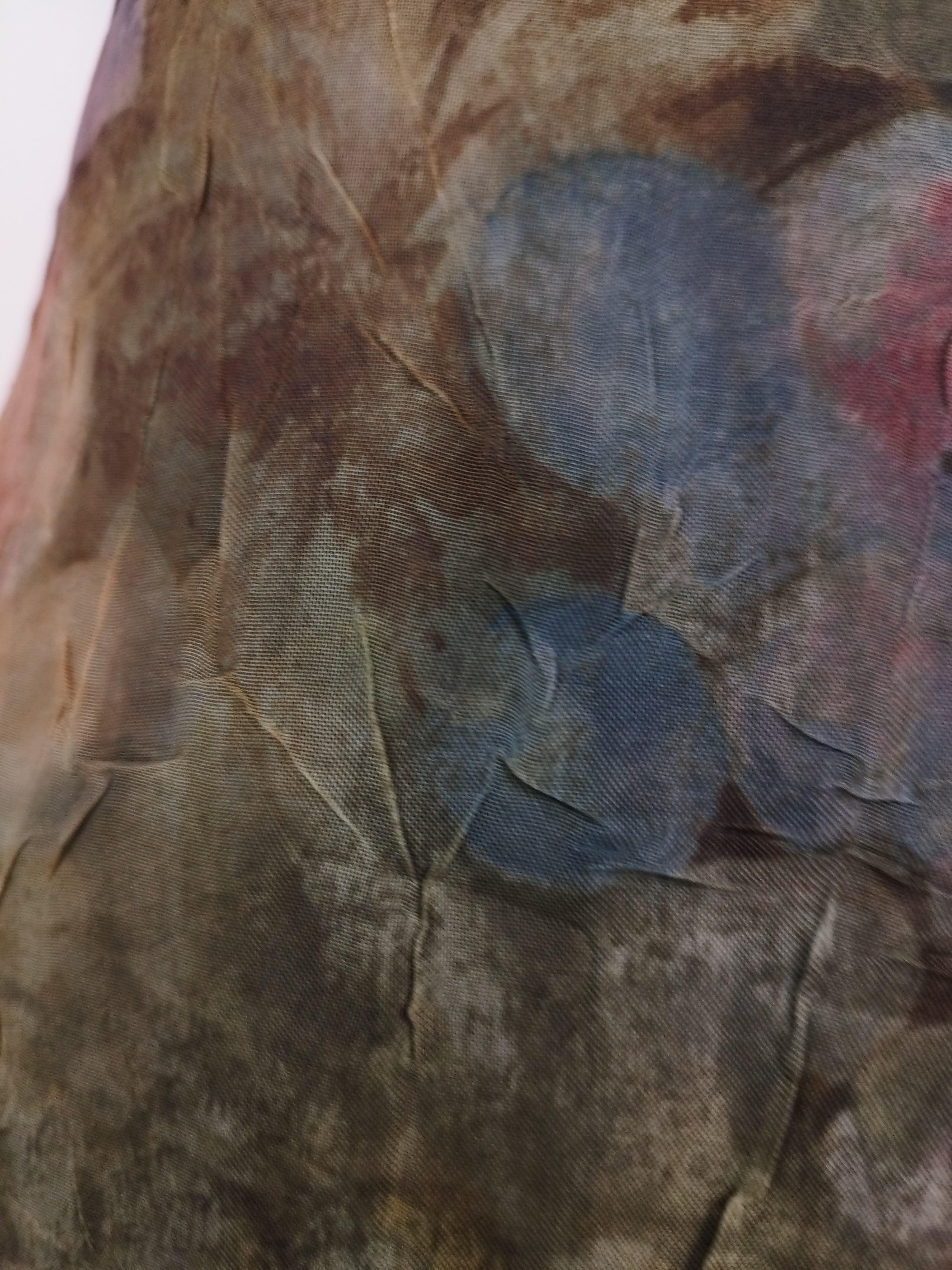 Vintage-Kleid aus Chiffon-Organza im Stil der 80er-Jahre – kurze Ärmel, Rundhalsausschnitt, Rückenbindeband und Blumenmuster