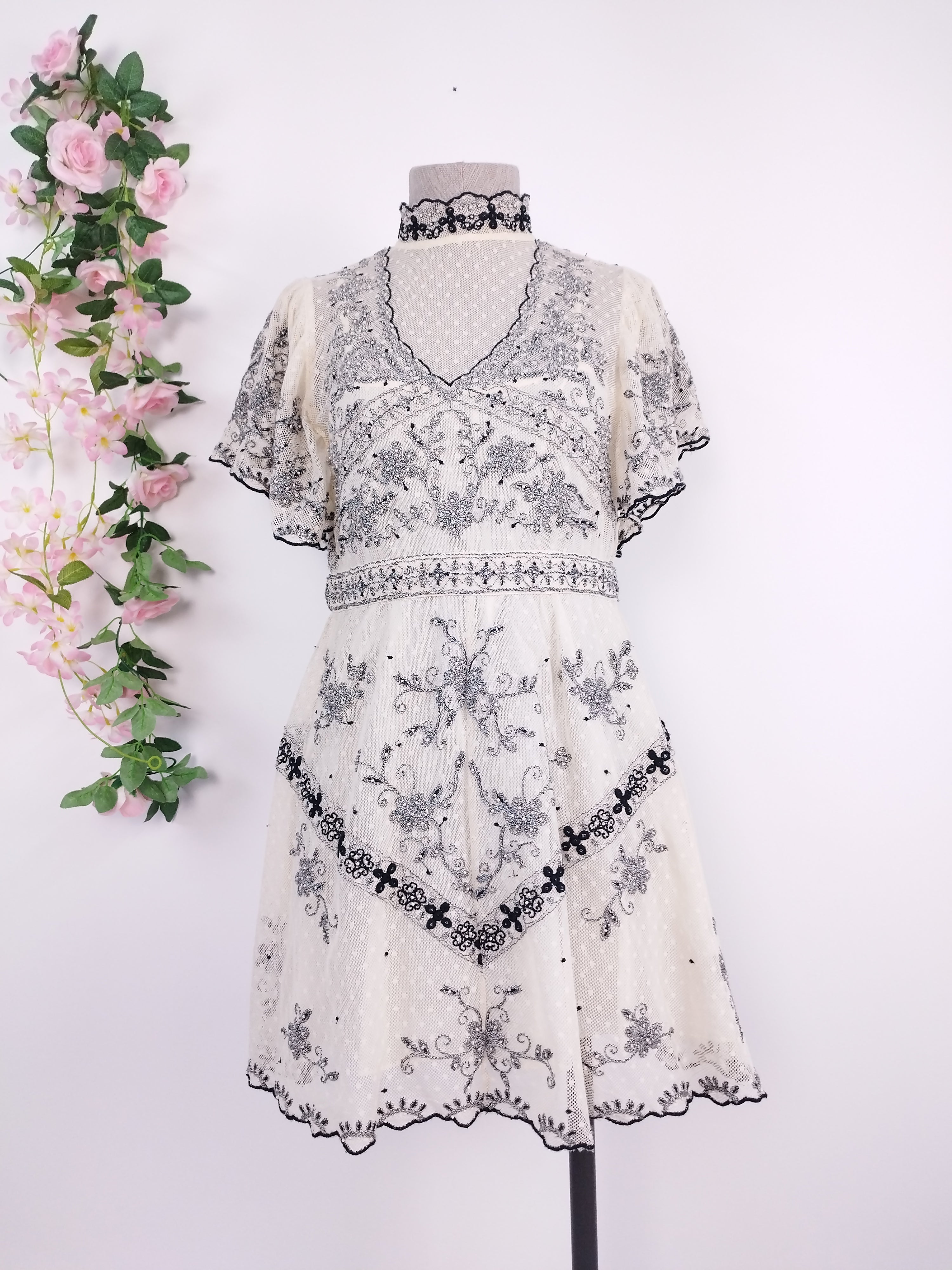 Romantisches ZARA-Kleid, Encaje y Bordado