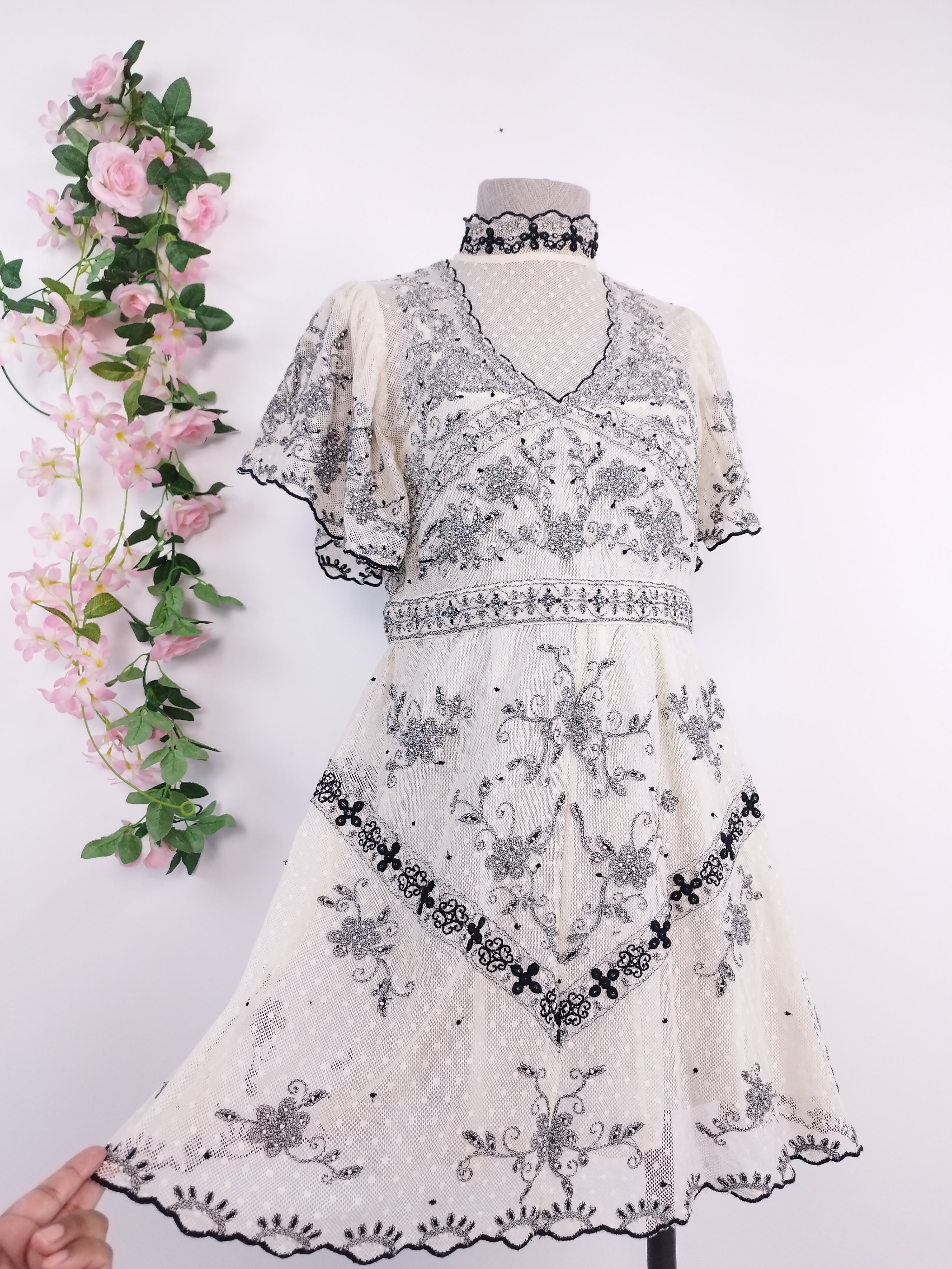 Romantisches ZARA-Kleid, Encaje y Bordado