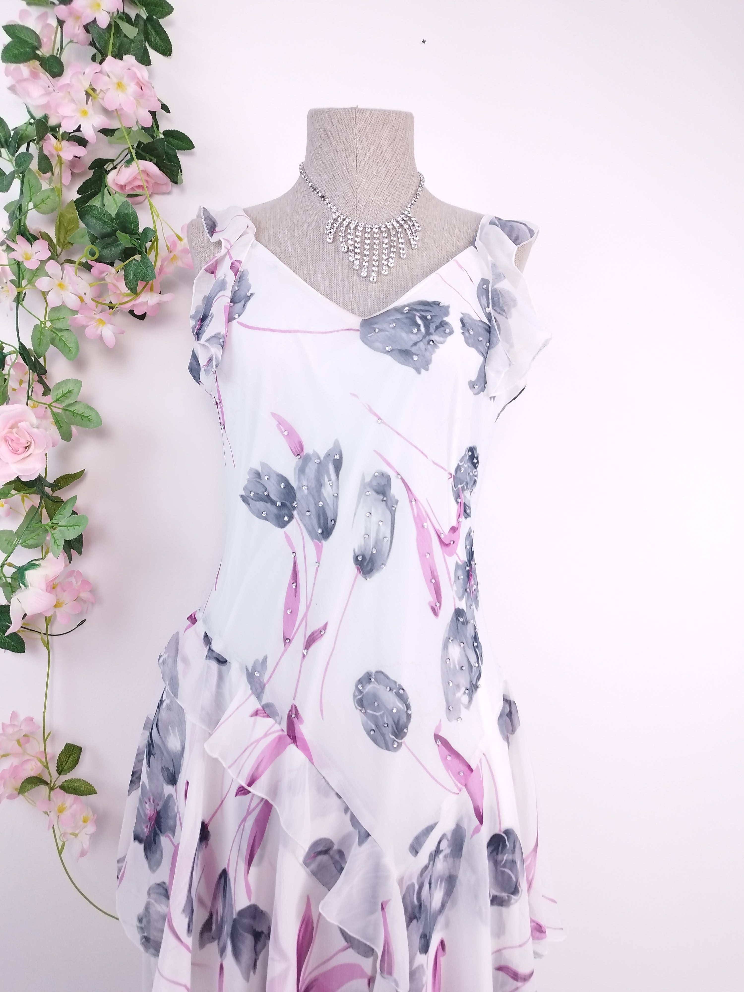 White floral Y2K chiffon dress — Vintage 2000s ruffled wedding guest
