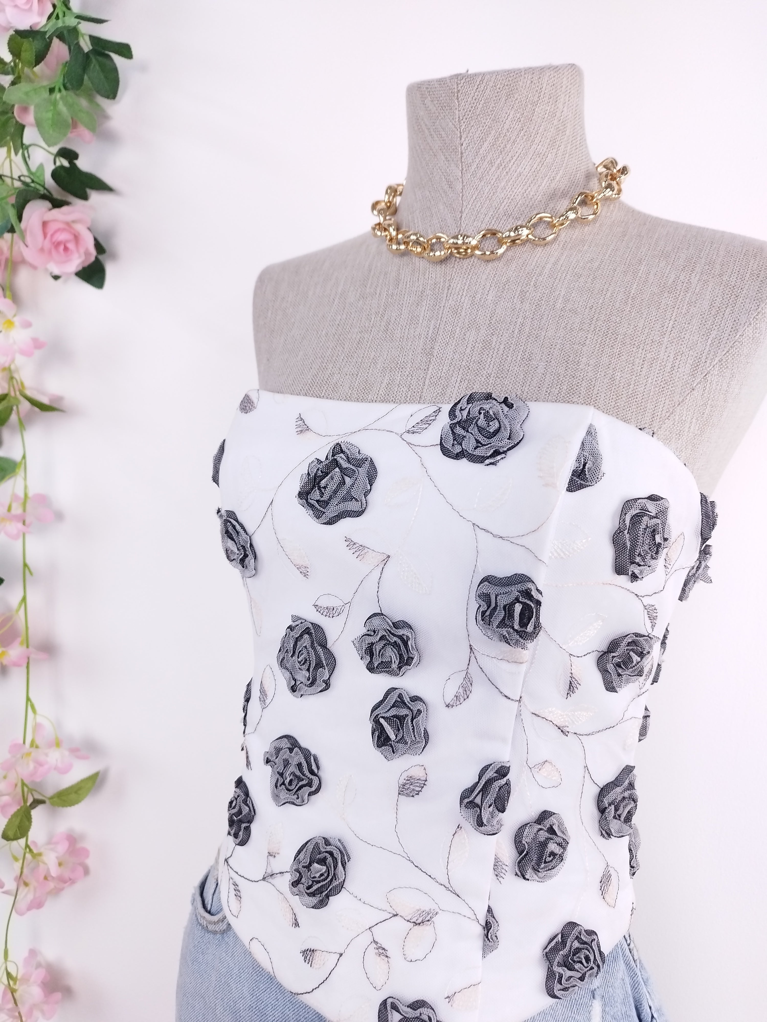 Vintage-Korsettoberteil aus den 2000ern – 3D-Rosenapplikationen, Schnürung am Rücken und Tüll-Satin-Kombination