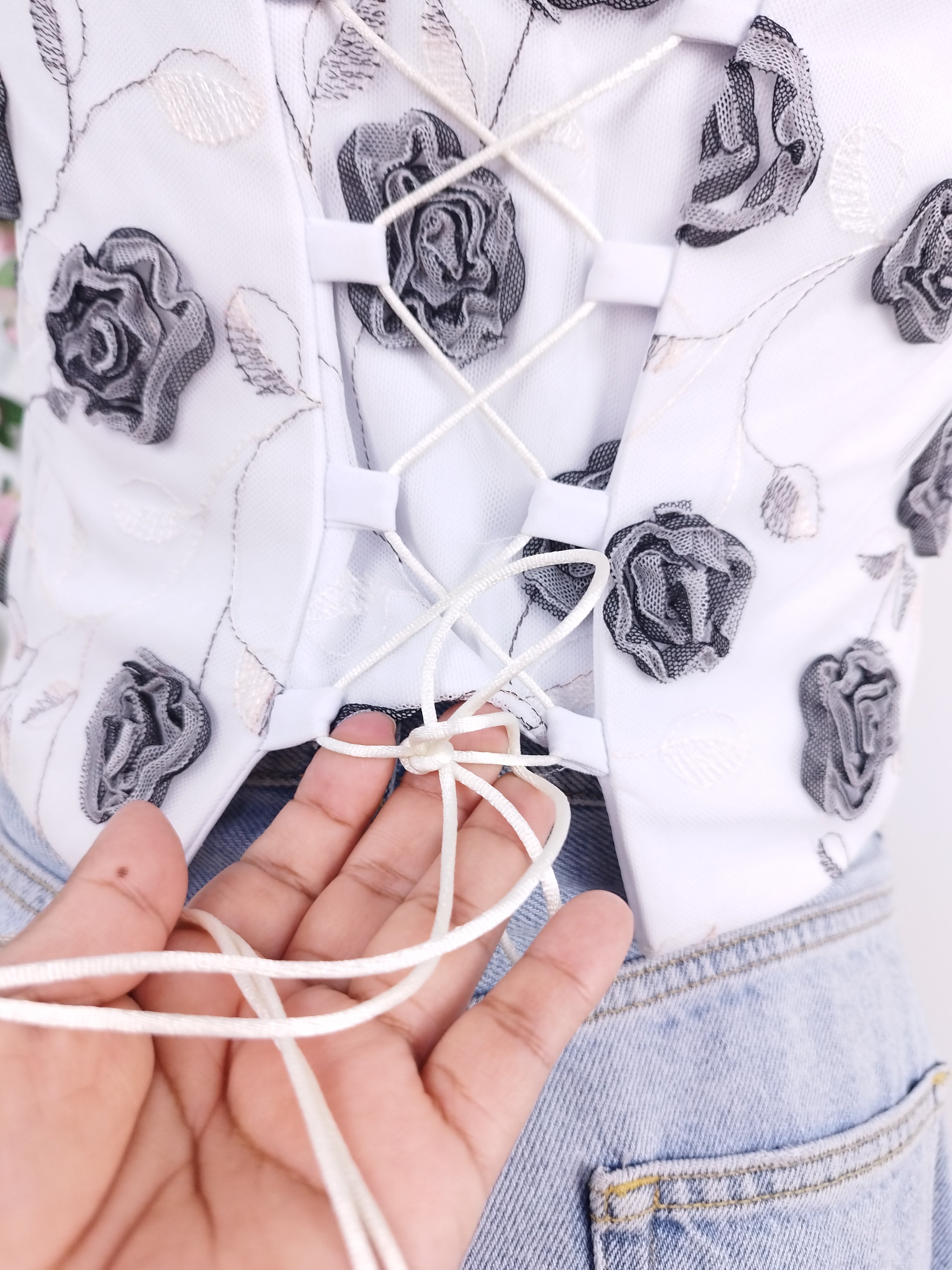 Vintage-Korsettoberteil aus den 2000ern – 3D-Rosenapplikationen, Schnürung am Rücken und Tüll-Satin-Kombination