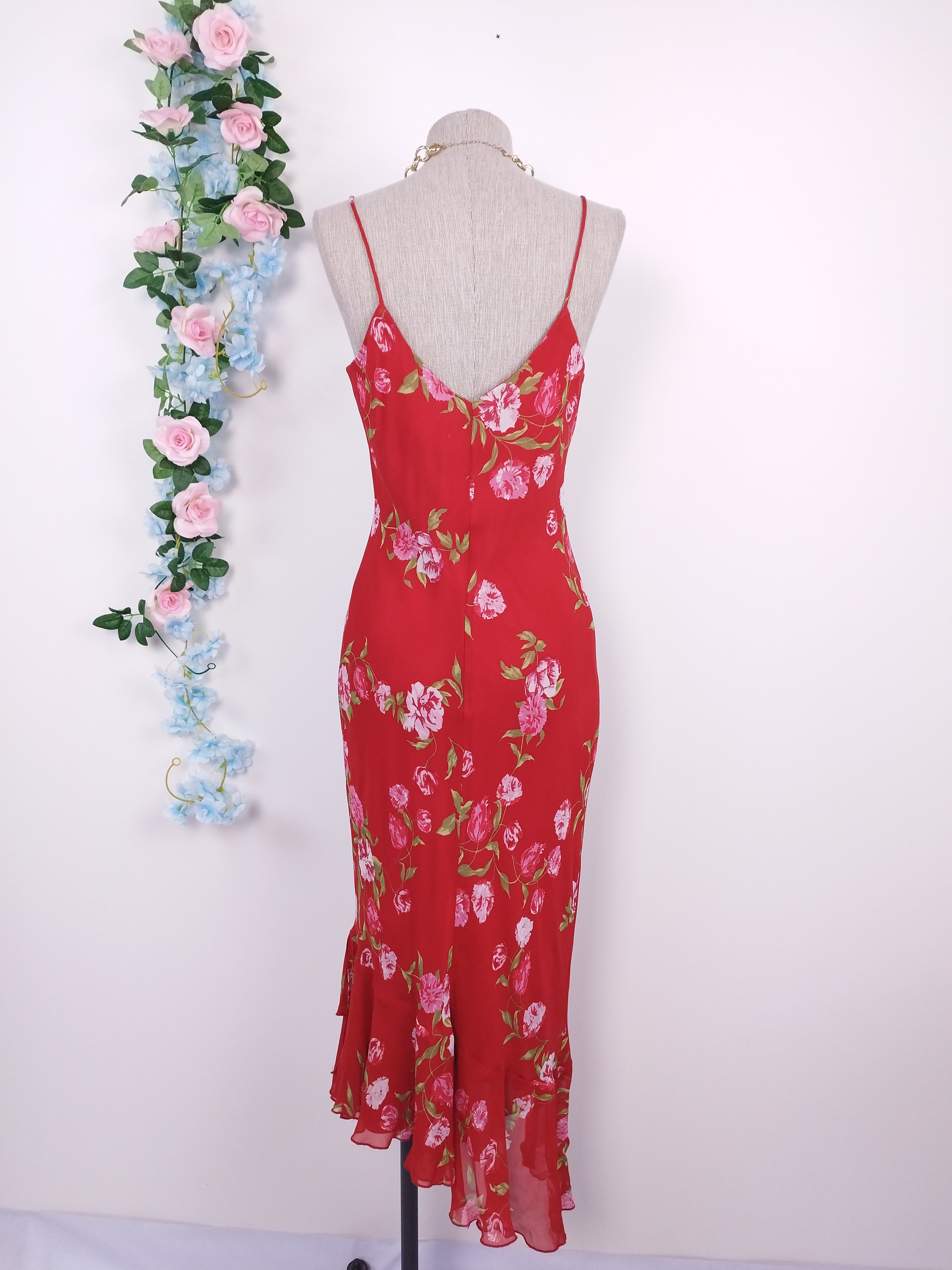 Vintage Midikleid aus den 90er-Jahren – Slipkleid, roter Chiffon mit rosa Blumenmuster